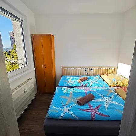 Utulne V Meste - Cely 3 Uzamykatelne Izby Pre 7 Ludi - Rychle A Stabilne Wi-fi, 2xsmart Tv-55 Palcov, Pracka, Susicka A Plne Vybavena Kuchyna, Bezplatne Parkovanie, Vyhodne Dlhodobe Pobyty Iba 6 Alebo 30 Noci