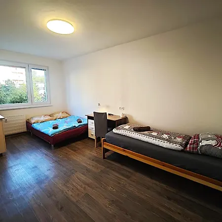 Utulne V Meste - Cely 3 Uzamykatelne Izby Pre 7 Ludi - Rychle A Stabilne Wi-fi, 2xsmart Tv-55 Palcov, Pracka, Susicka A Plne Vybavena Kuchyna, Bezplatne Parkovanie, Vyhodne Dlhodobe Pobyty Iba 6 Alebo 30 Noci Prešov