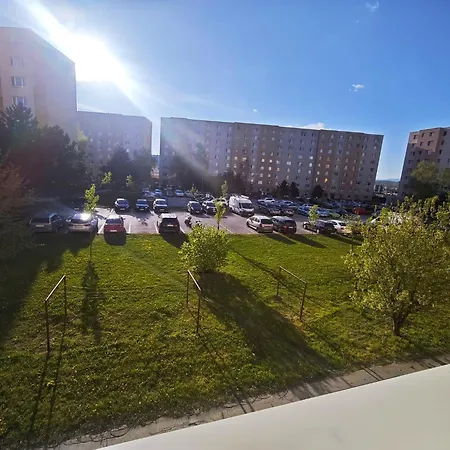 Súkromný apartmán - 7 hostí, rýchle Wi-Fi, kuchyňa Apartamento *