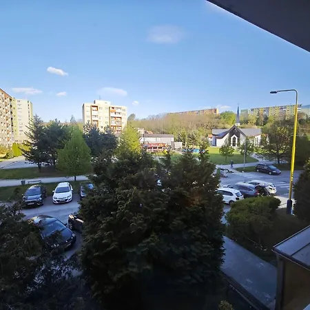 Daire Utulne V Meste - Cely 3 Uzamykatelne Izby Pre 7 Ludi - Rychle A Stabilne Wi-fi, 2xsmart Tv-55 Palcov, Pracka, Susicka A Plne Vybavena Kuchyna, Bezplatne Parkovanie, Vyhodne Dlhodobe Pobyty Iba 6 Alebo 30 Noci