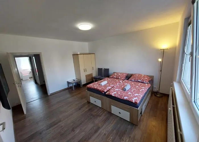 Cely 3 Uzamykatelne Izby Pre 7 Ludi - Utulne V Presove - Rychle A Stabilne Wi-fi, Smart Tv, Pracka, Susicka A Plne Vybavena Kuchyna, Bezplatne Parkovanie, Vyhodne Dlhodobe Pobyty 아파트 프레쇼브